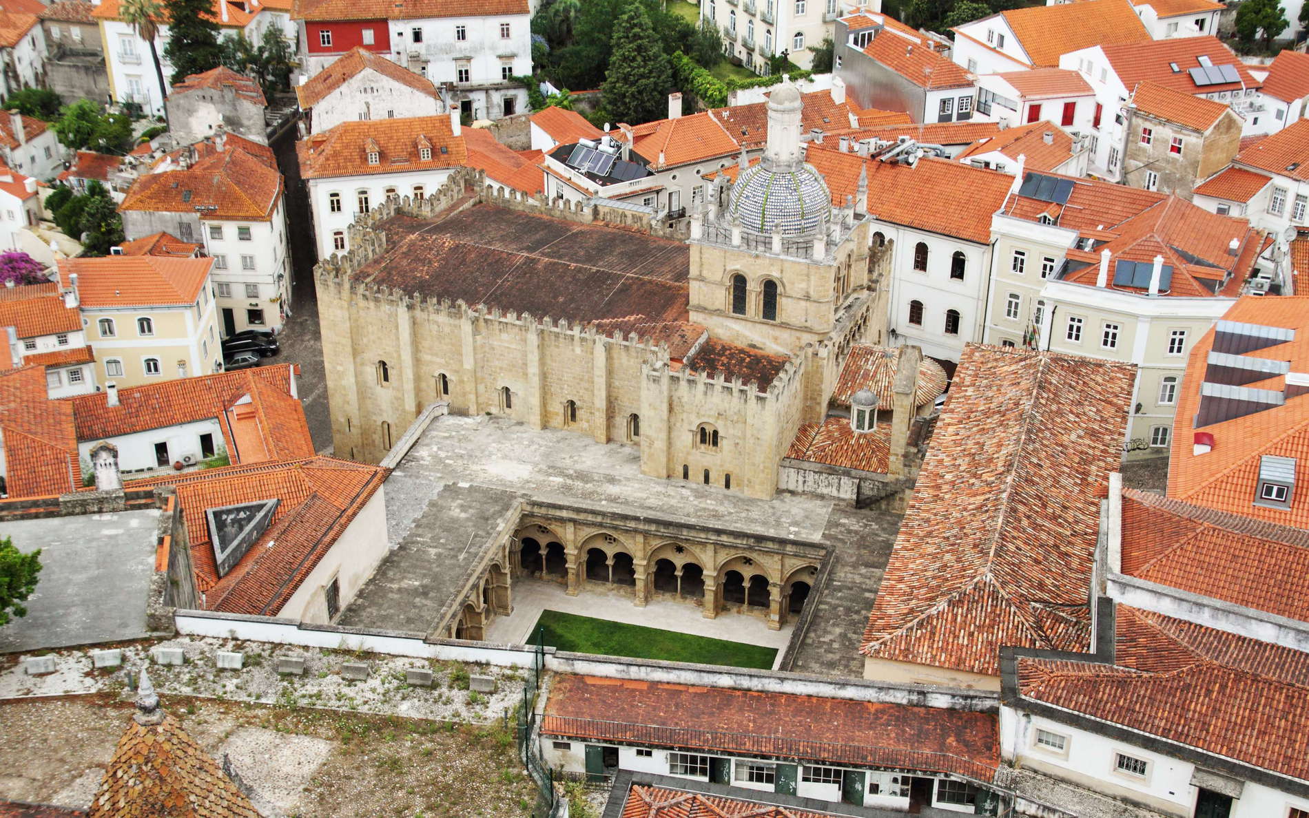 Coimbra  |  Historic centre with Sé Velha