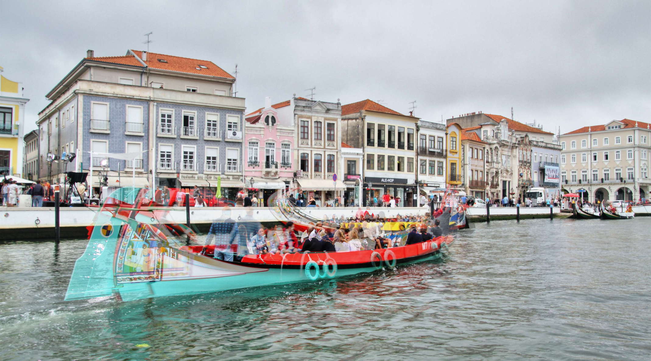 Aveiro  |  Canal with moliceiros