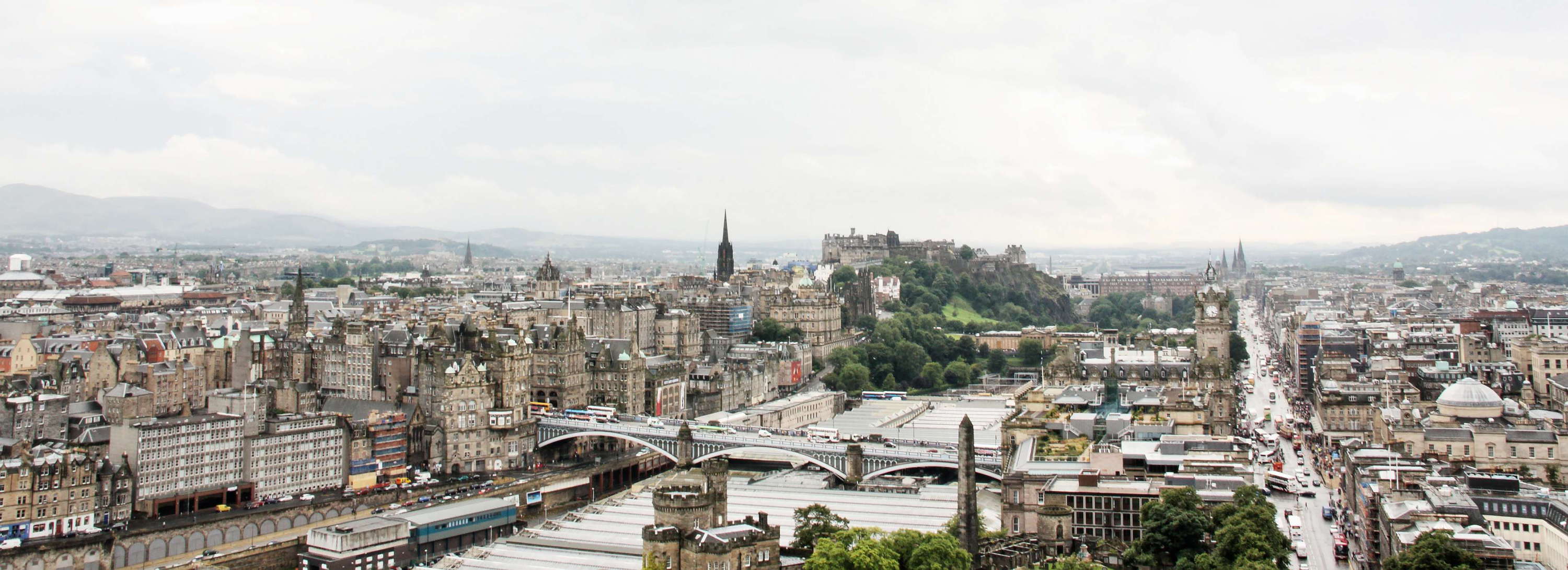 View from Nelson Monument in southwestern direction over the Waverley railway station to the old town of Scotland's capital city. Edinburgh Castle appears on a hill of volcanic origin in the central background, whereas Princes Street dominates the right quarter of the photograph. WI_uks006.jpg