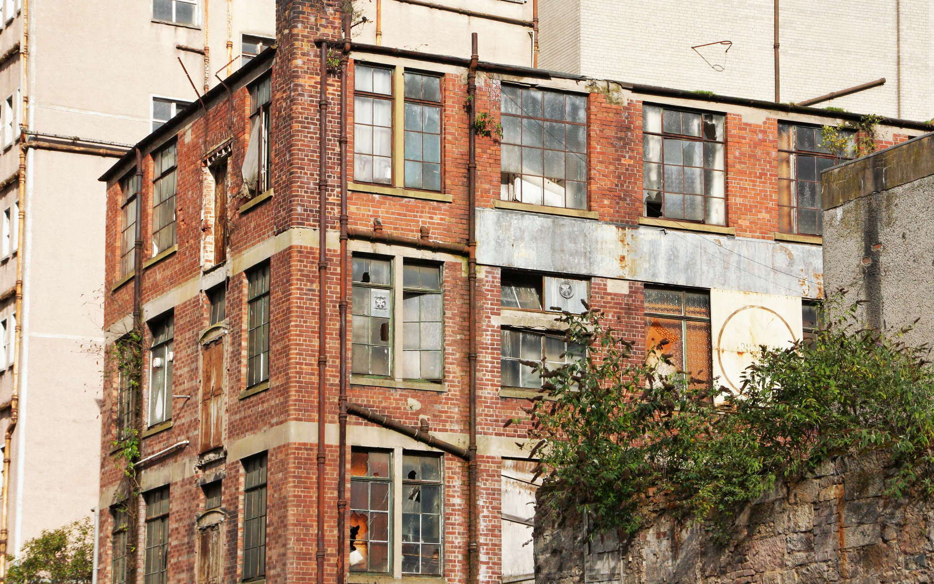 There are a few run-down places in the centre of Glasgow. WI_uks045.jpg