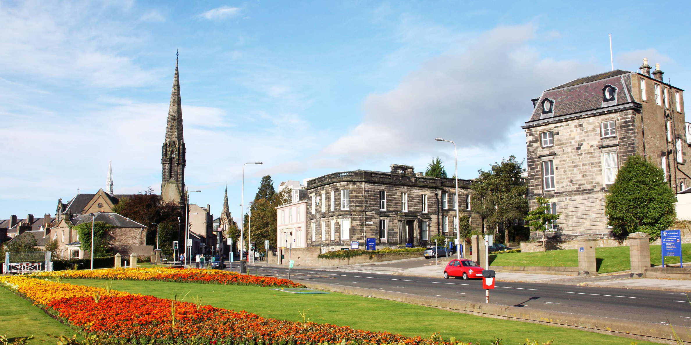 Dundee  |  Airlie Place with Dundee West Church
