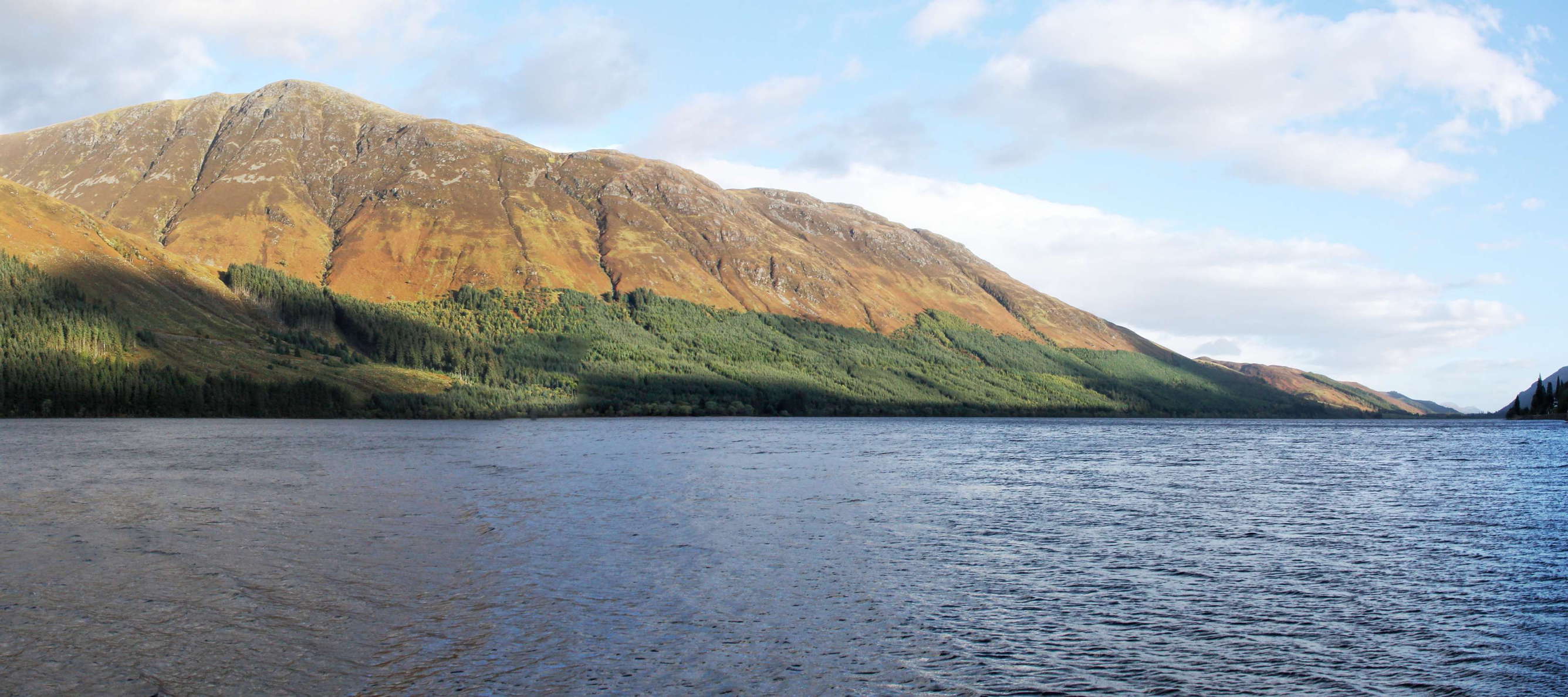 View from the road A82 across one of Scotland's deepest lakes in northern direction. Loch Lochy forms part of the Great Glen between Inverness and Fort William. WI_uks106.jpg