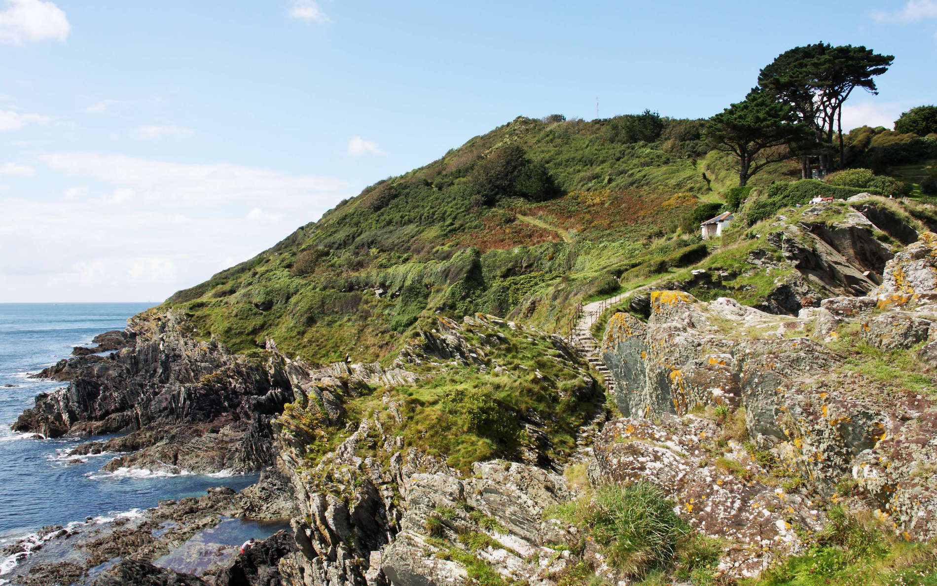 View from the Southwest Coast Path in southwestern direction across the entrance of Polperro Harbour WI_uke007.jpg