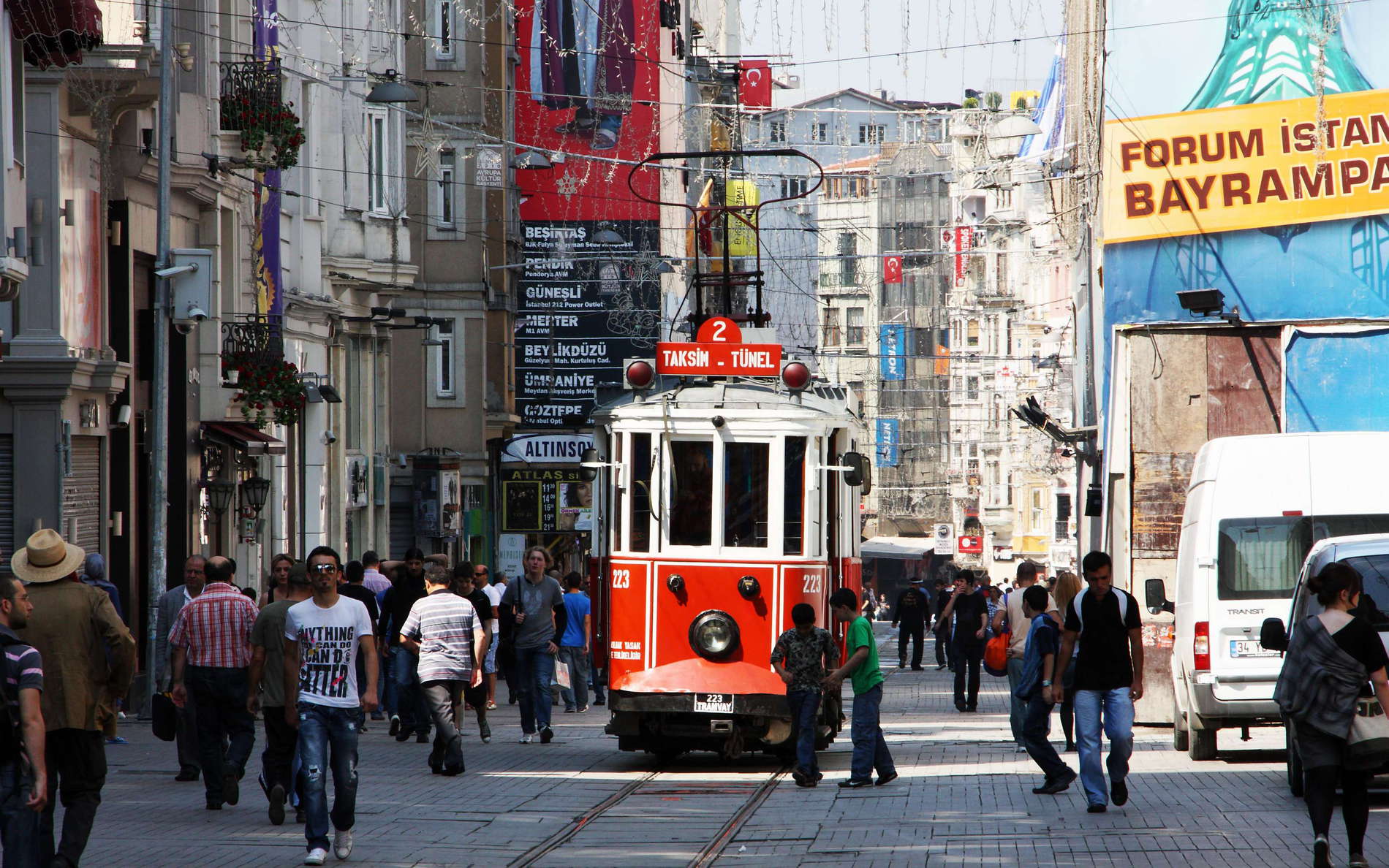 İstanbul  |  İstiklâl Caddesi