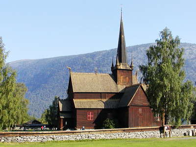 Lom Stave church