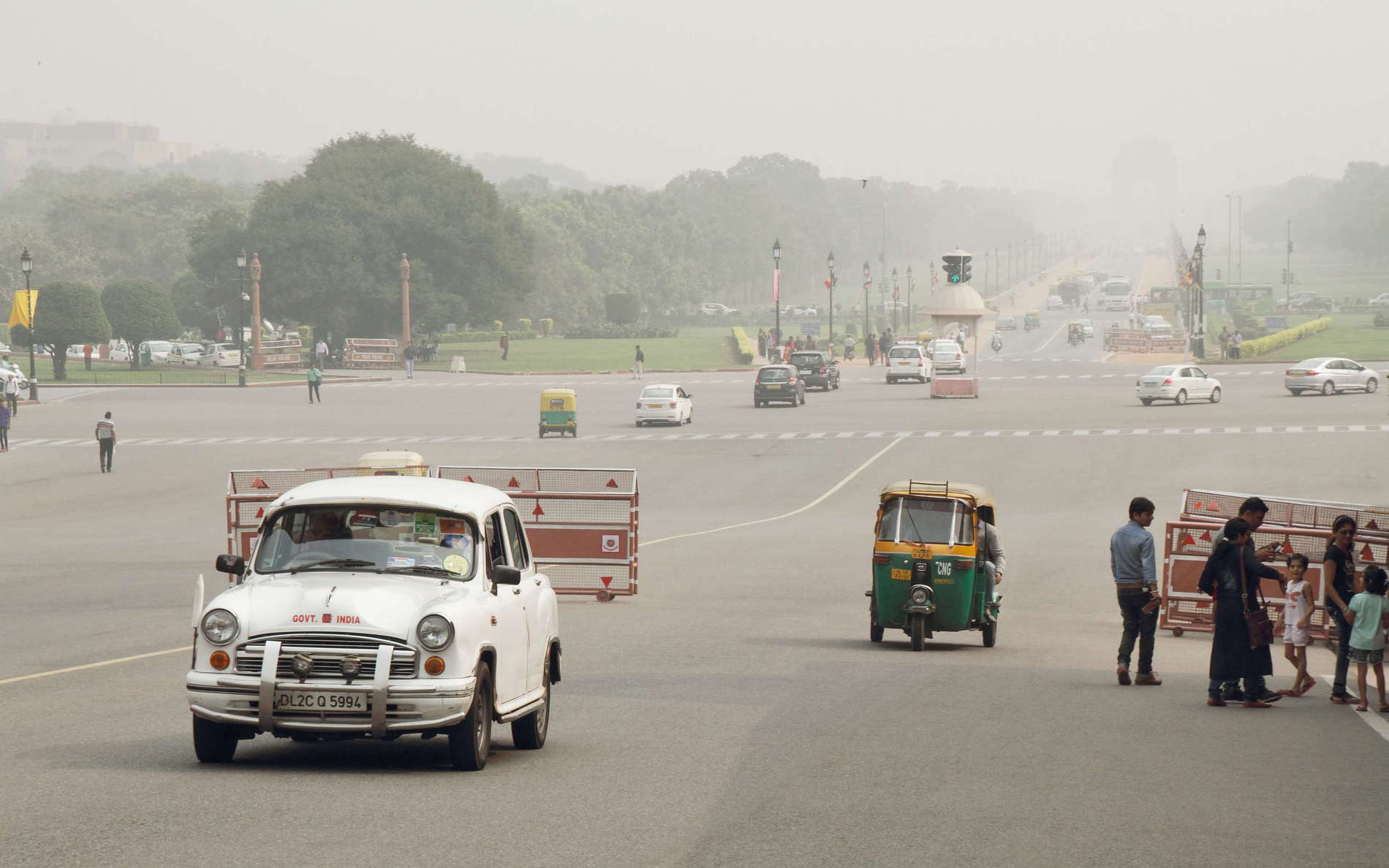 New Delhi  |  Rajpath with India Gate