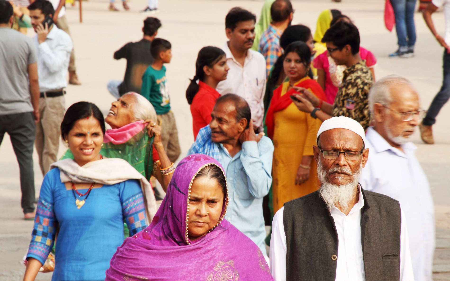 Delhi  |  People at Qutb Complex