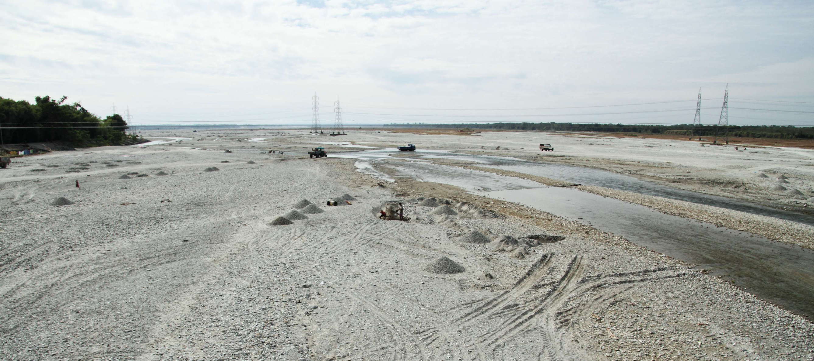 Gish River  |  Floodplain with sediment mining