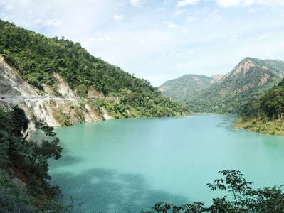 Kalijhora  |  Teesta reservoir with landslide