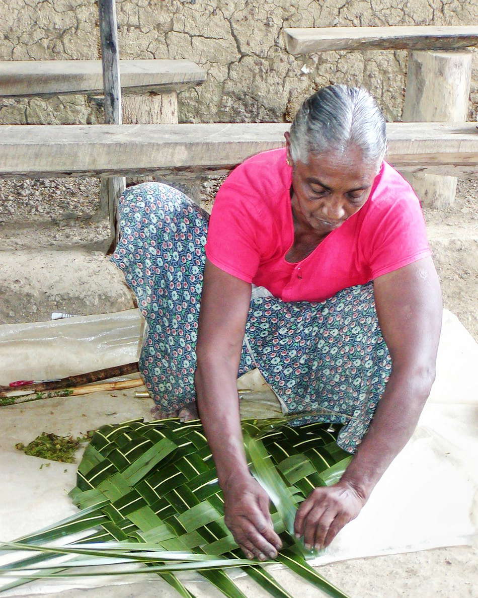 Madu Ganga  |  Processing of coconut leaves