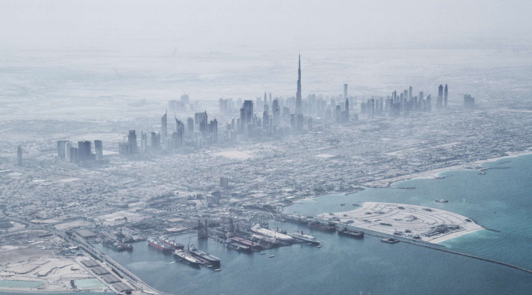 Flight Dubai - Vienna. View in southeastern direction to the Dubai Dry Docks in the foreground, to the skyscrapers lined up along the Sheikh Zayed Road, and to Downtown Dubai with Burj Khalifa (with a height of 830 m the tallest structure in the world at this time). WI_eq021.jpg