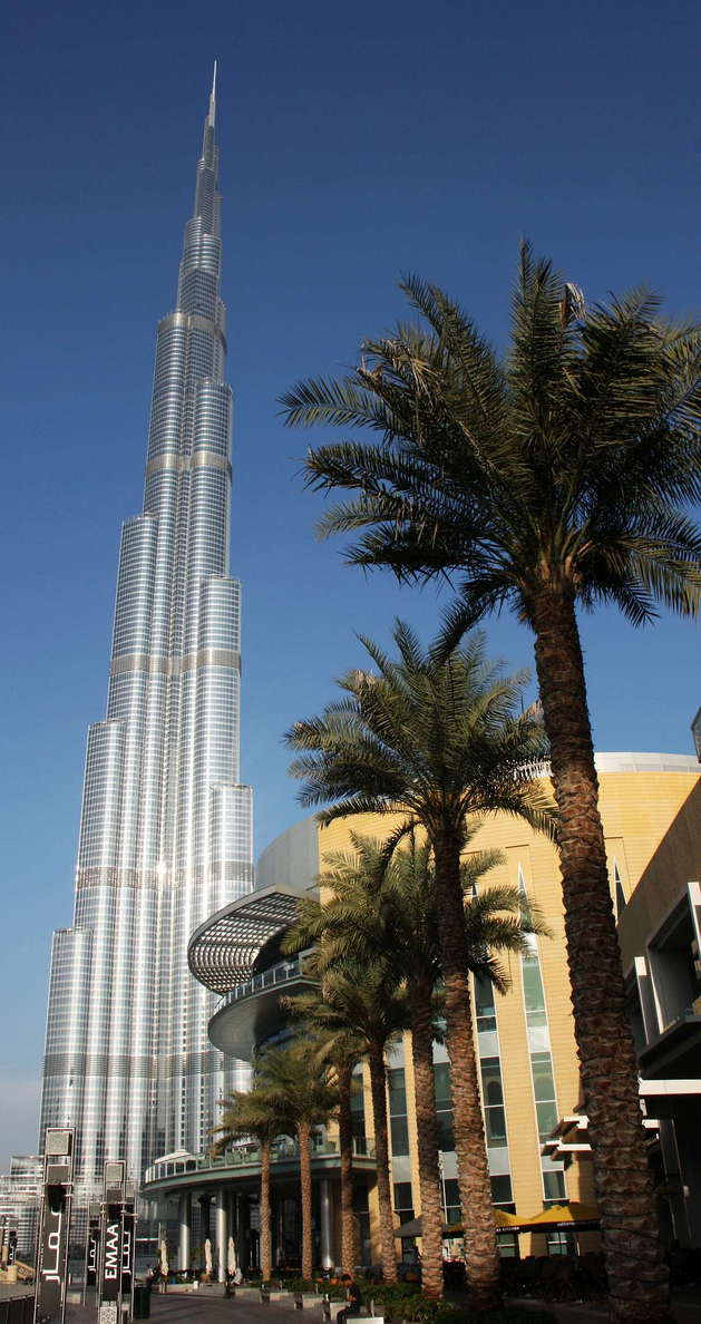 With a height of 830 m, Burj Khalifa is the tallest structure in the world. It has opened in 2010 as the centrepiece of the urban development project of Downtown Dubai. WI_eq050.jpg