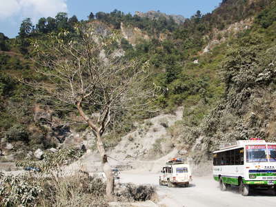 Lesser Himalaya  |  Mountain road
