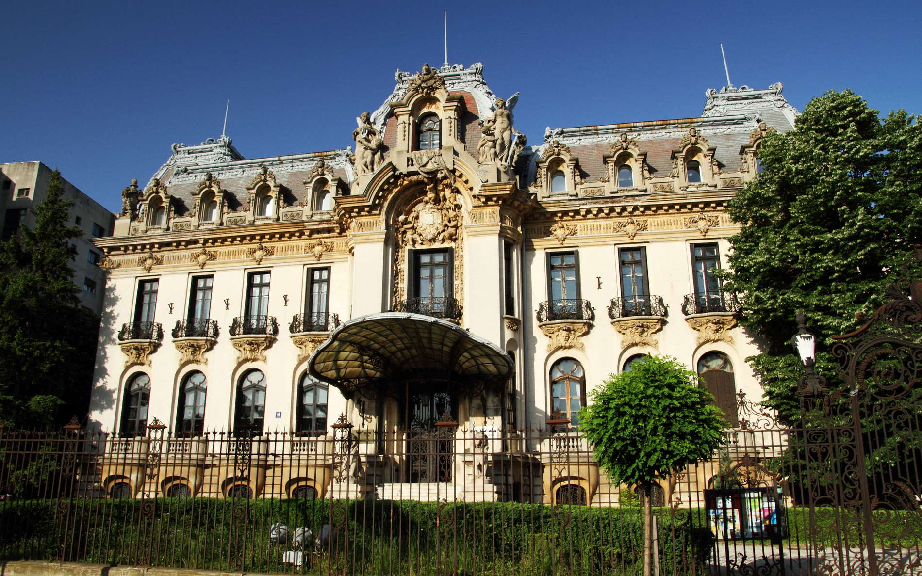 București  |  Cantacuzino Palace