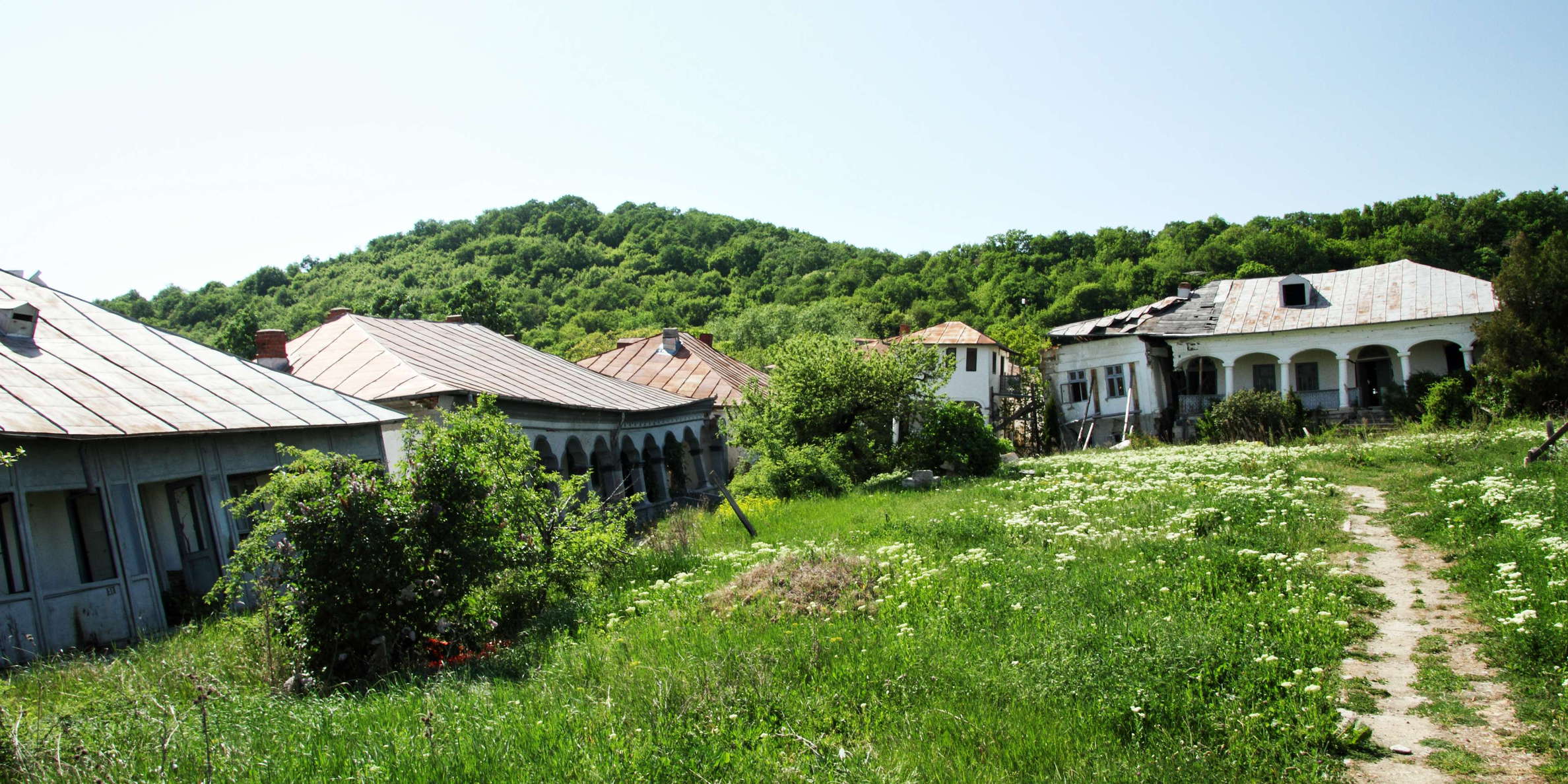 Mănăstirea Răteşti  |  Landslide damage