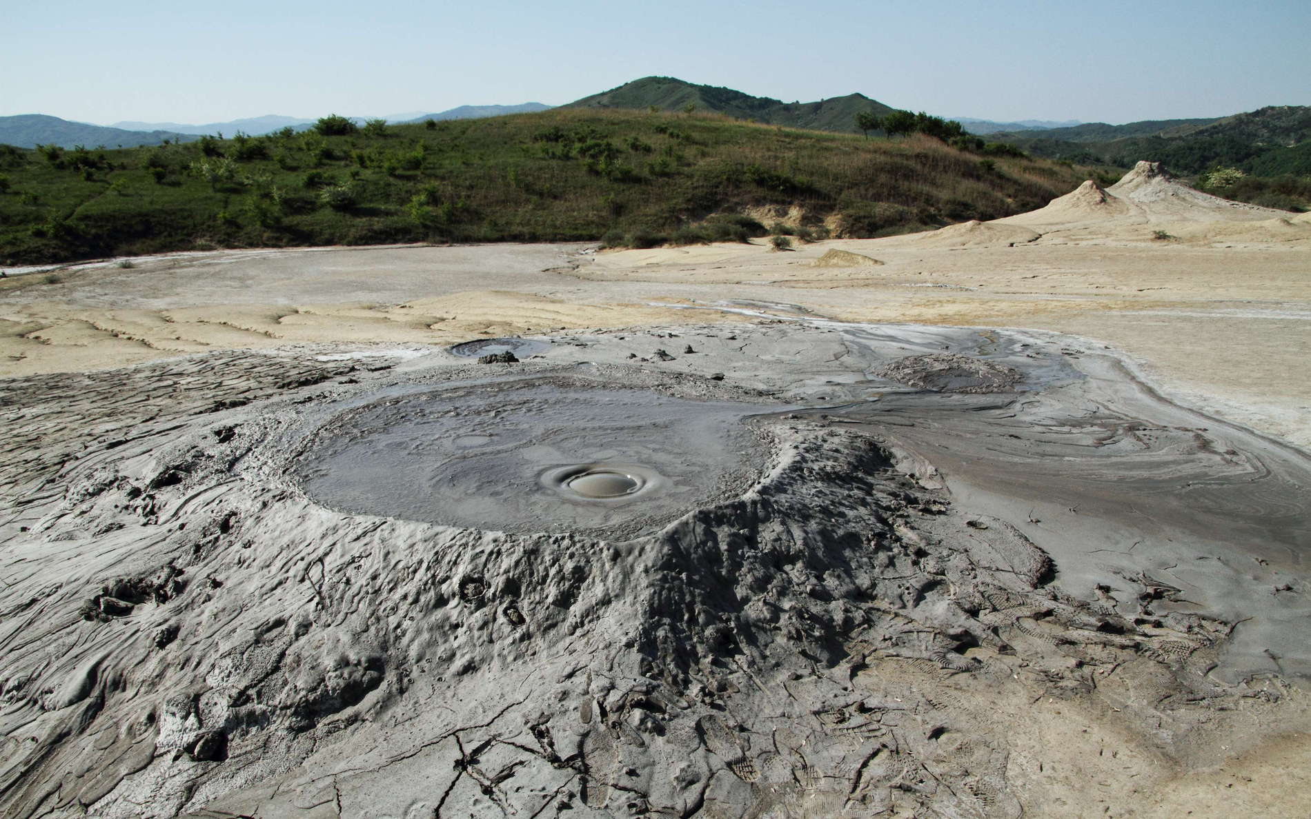Pâclele Mici  |  Mud volcano with outflow