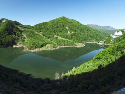 Lacul Siriu  |  Panoramic view with landslide