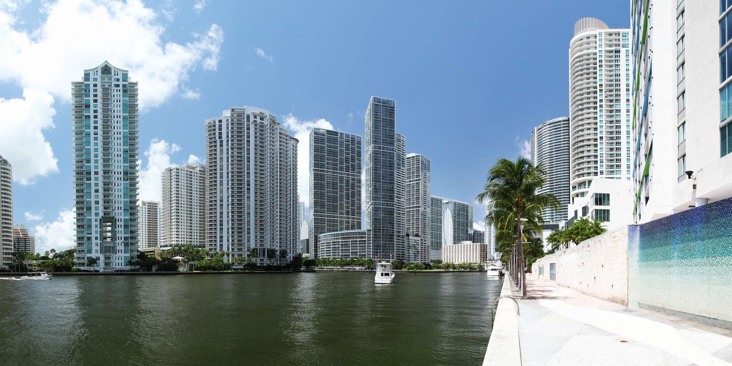 Panoramic view across Miami River in southwestern direction to Brickell, the main financial district of Miami and southern Florida. The prominent skyscrapers in the centre of the image represent the Icon Brickell complex of condominiums and a hotel. The skyscrapers on the left side have been built on the man-made island of Brickell Key. WI_fl003.jpg