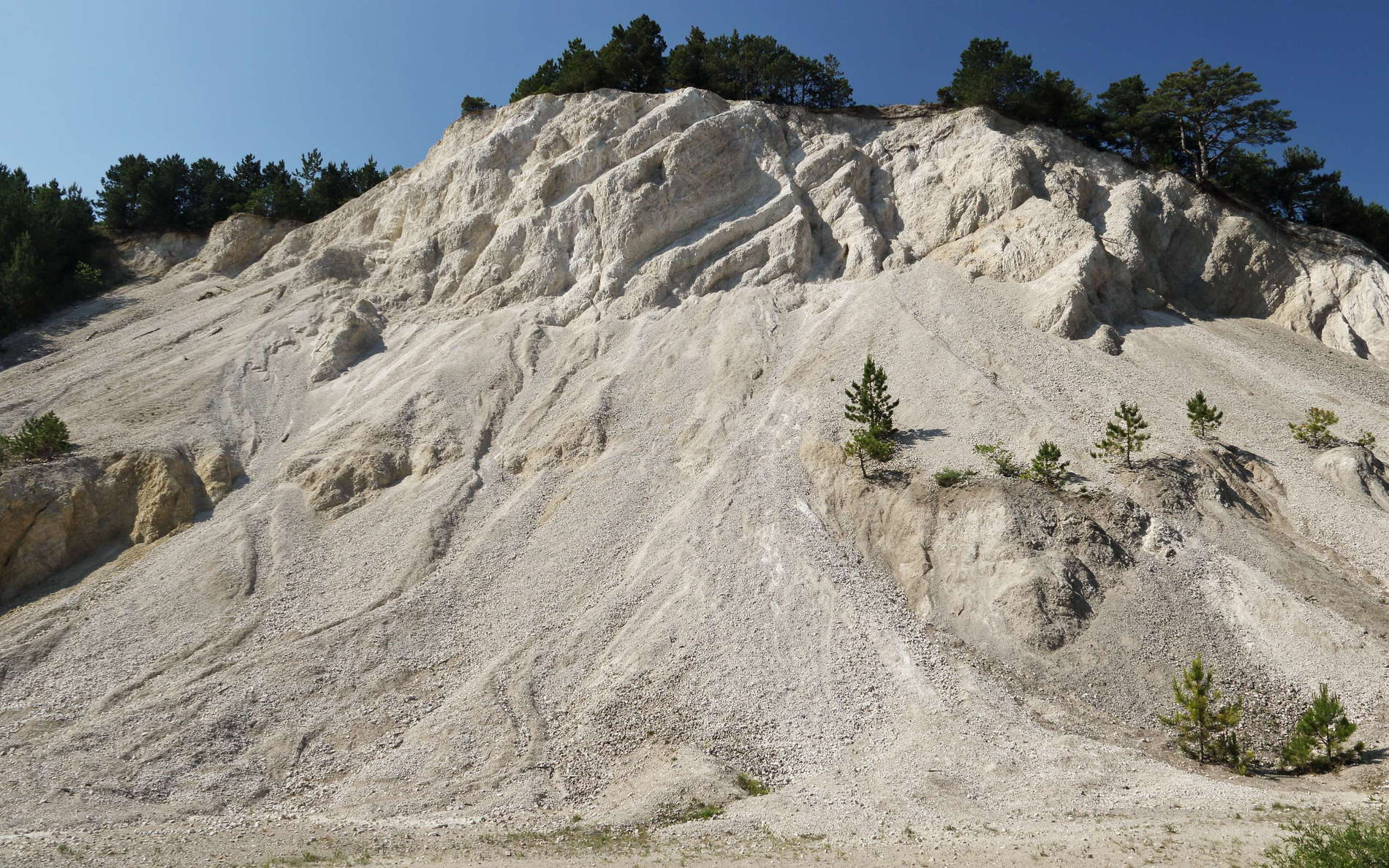 Gyenesdiás | Abandoned quarry with debris flows