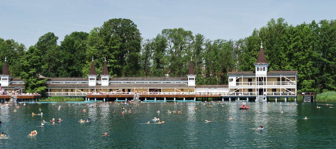 Hévízi-tó with Hévíz Spa