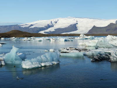 Jökulsárlón with icebergs and Öræfajökull