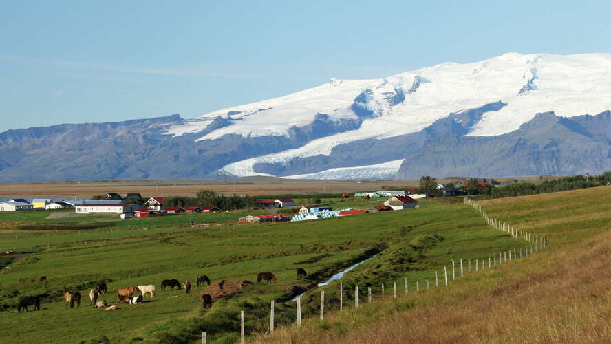 Breiðabólsstaður and Öræfajökull