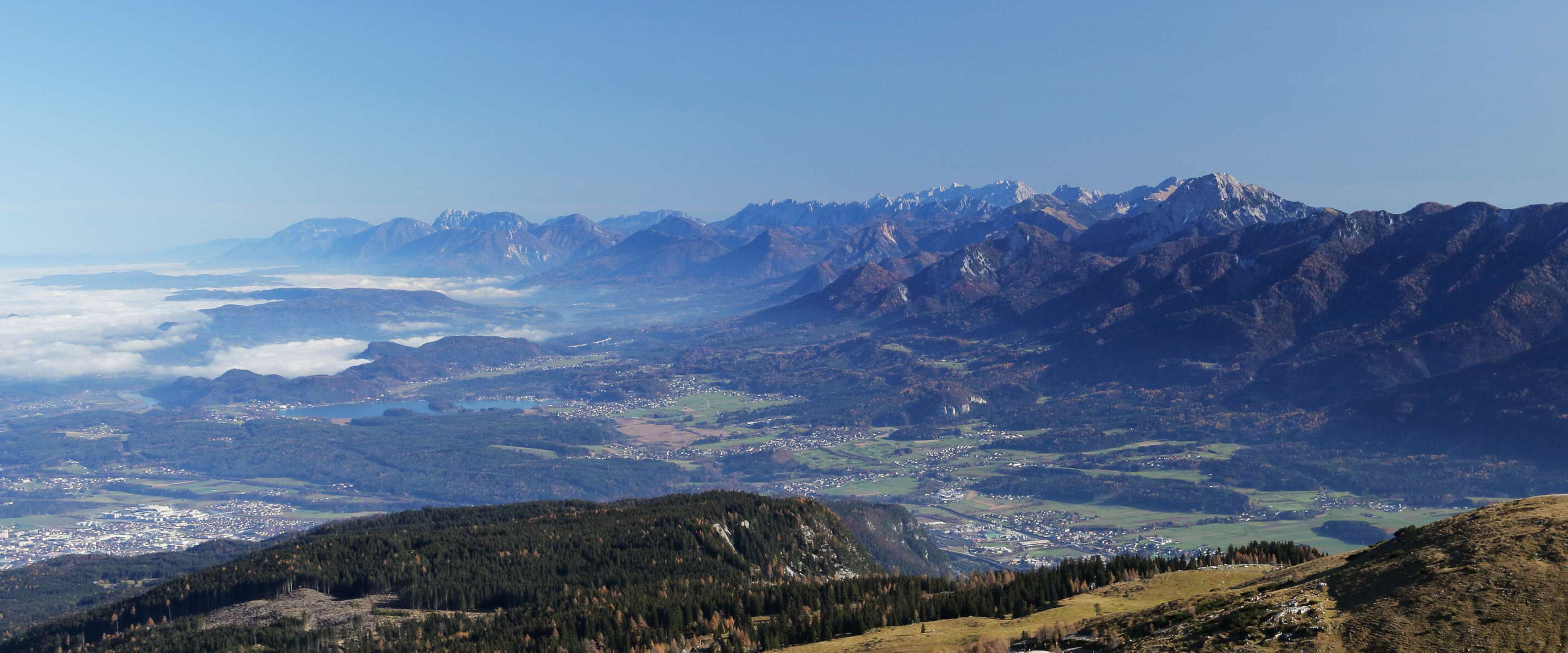 View from of Dobratsch in SE direction to the Karawanks with Mittagskogel (2145 m) in the right centre of the photo WI_at084_511.jpg