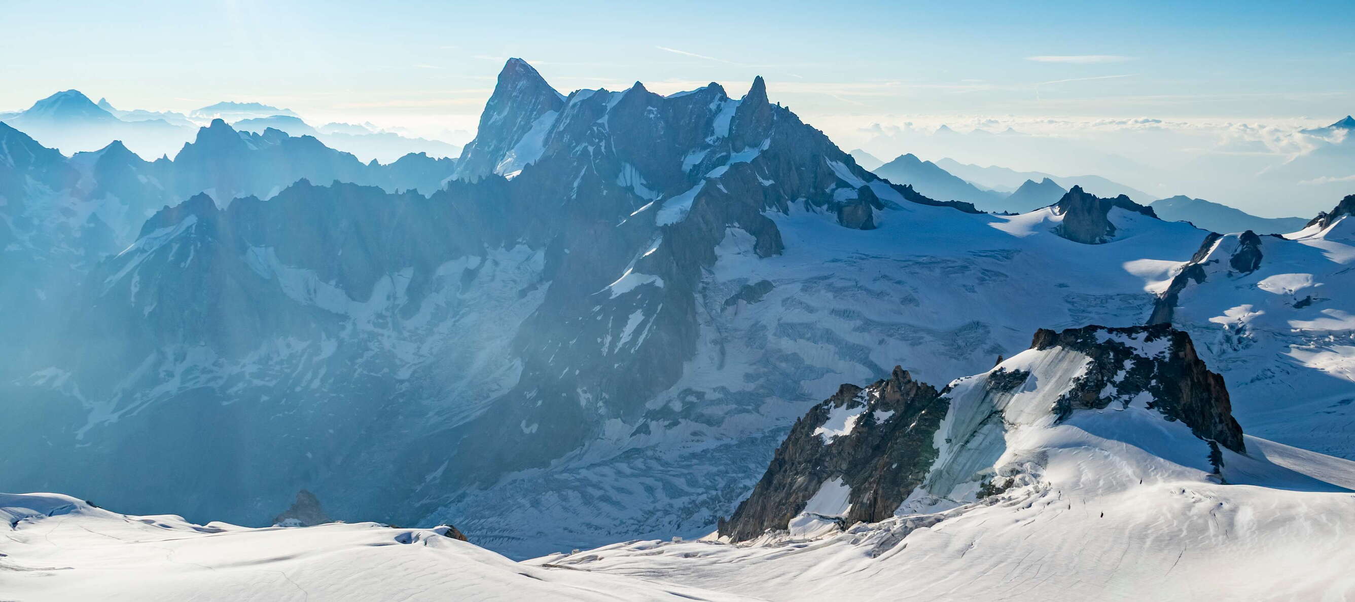 Morning view from the Aiguille du Midi in SE direction to the 4208 m high Grandes Jorasses WI_fr040_017.jpg