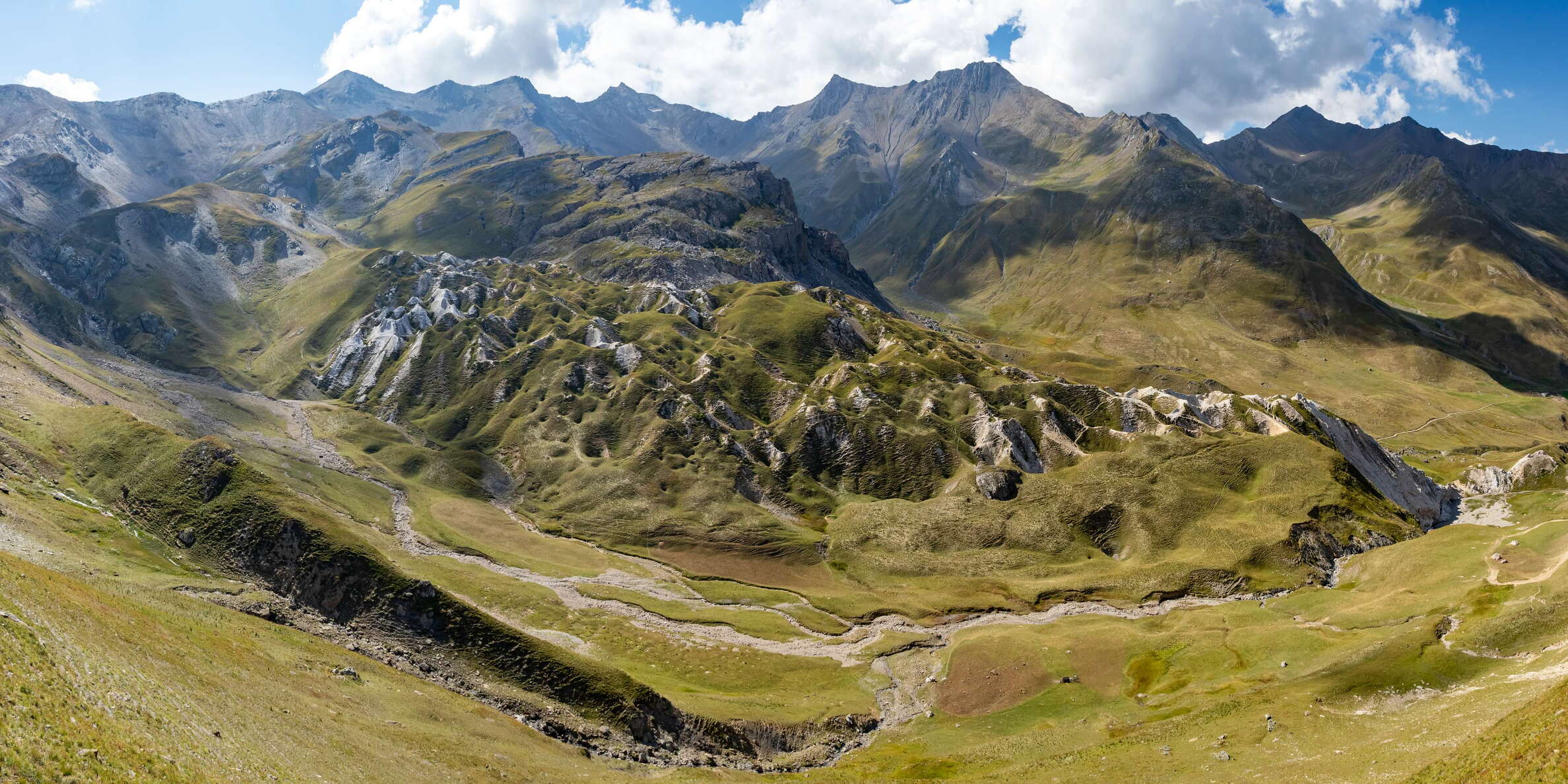 Panoramic view from the N side of the Col du Galibier road to an assembly of features indicating the extremely pronounced karstification of an exposed gypsum layer WI_fr040_048.jpg