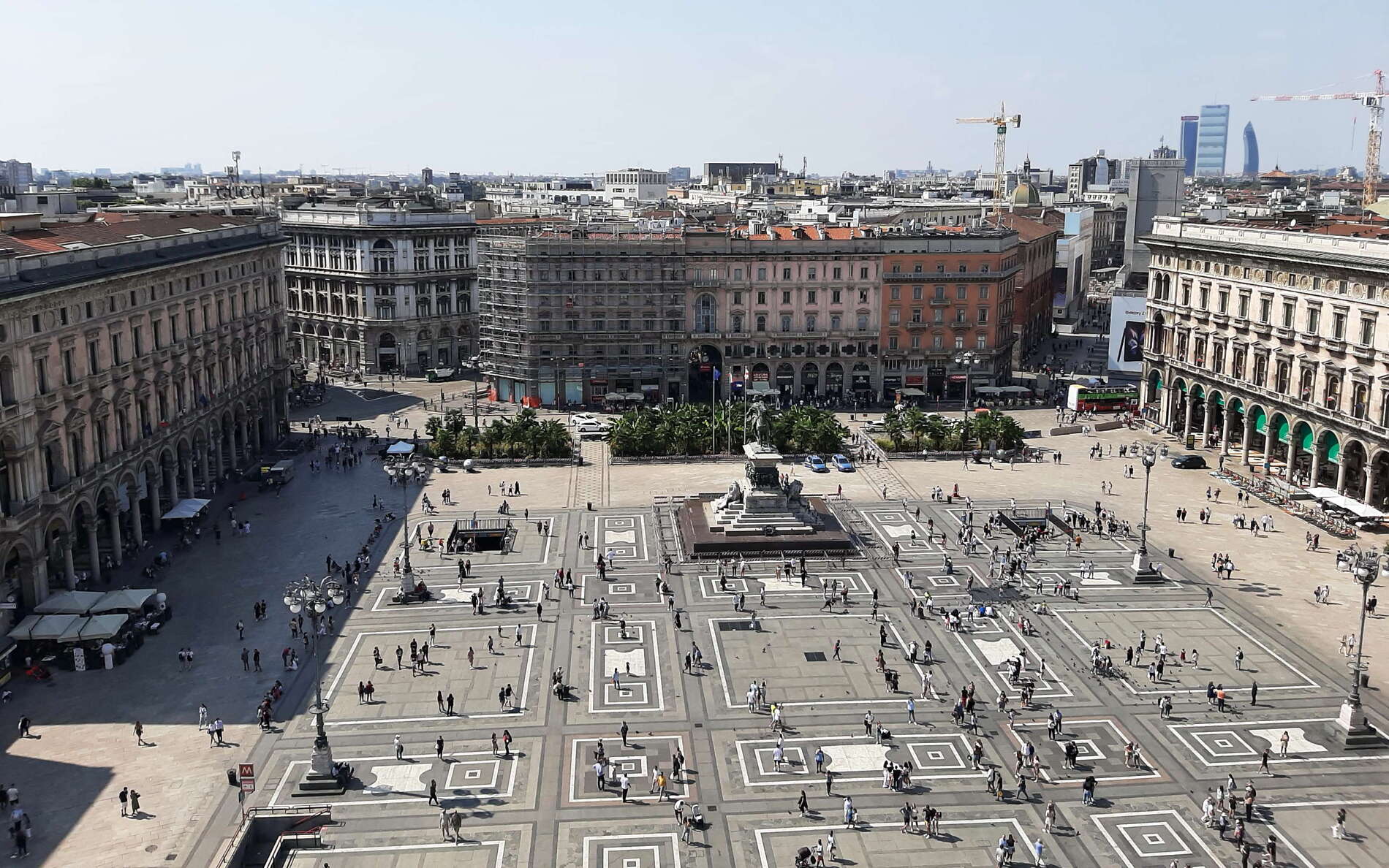 View from the Duomo di Milano (Milan Cathedral) down to the W side of the Piazza del Duomo (Cathedral Square), forming the very centre of Milan, the largest and most important urban agglomeration of N Italy WI_e2058_505.jpg