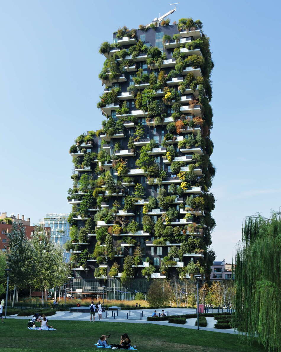 These two residential towers N of the historic centre of Milan, 111 and 76 m high, were completed in 2014. The intention of equipping the facades with almost 1000 trees was to improve the living environment and to show a way of greener city-building. WI_e2058_527.jpg