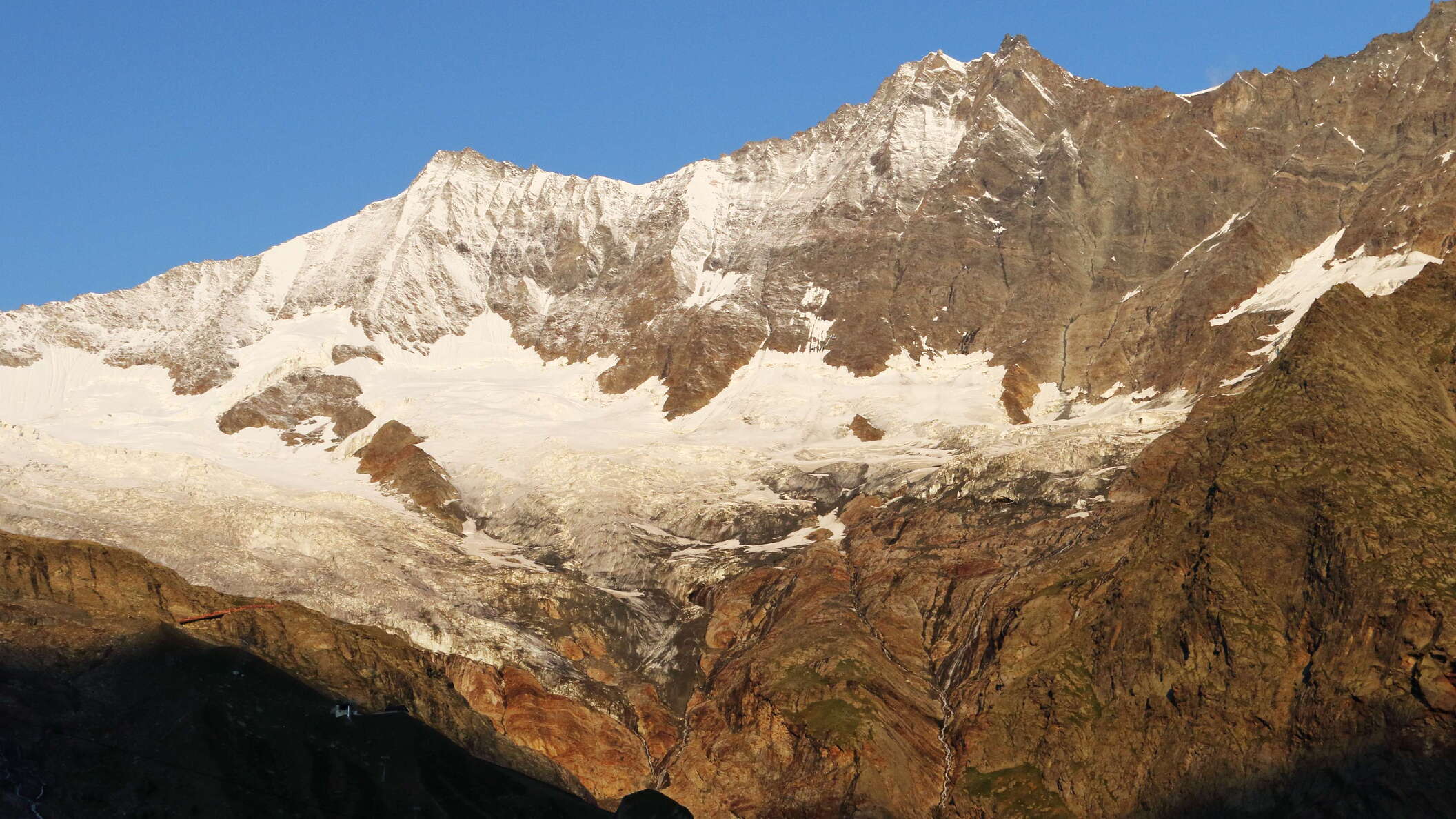 Morning view from the slope of Plattjen in W direction to the Mischabel massif with the Feegletscher, the Täschhorn (left centre, 4490 m), and the Dom (right centre, 4545 m) WI_ch033_515.jpg
