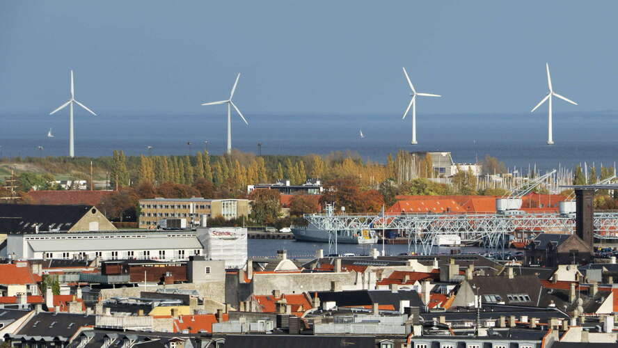 København |  Øresund with wind park