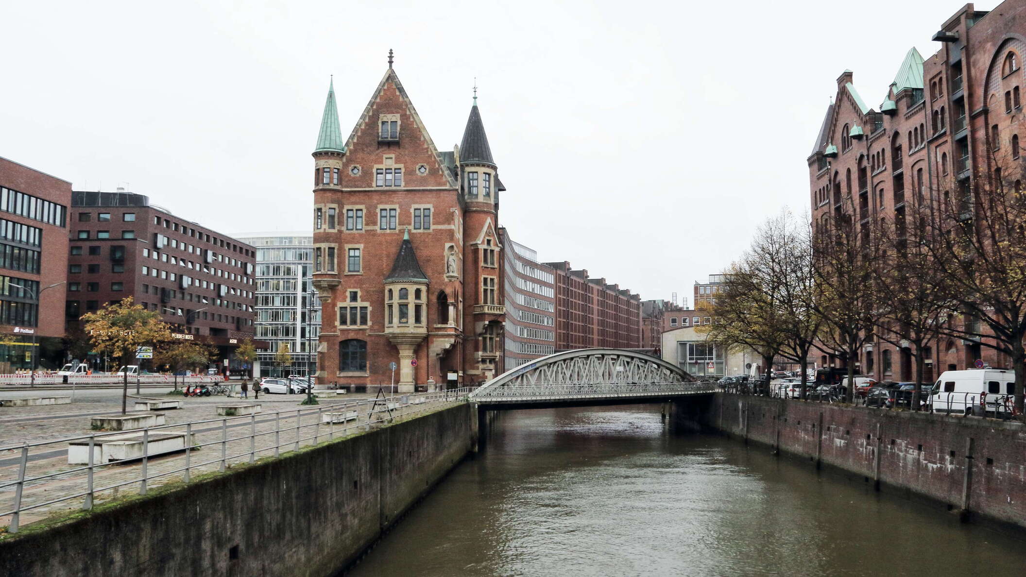 Hamburg | St. Annenfleet with Neuerwegsbrücke