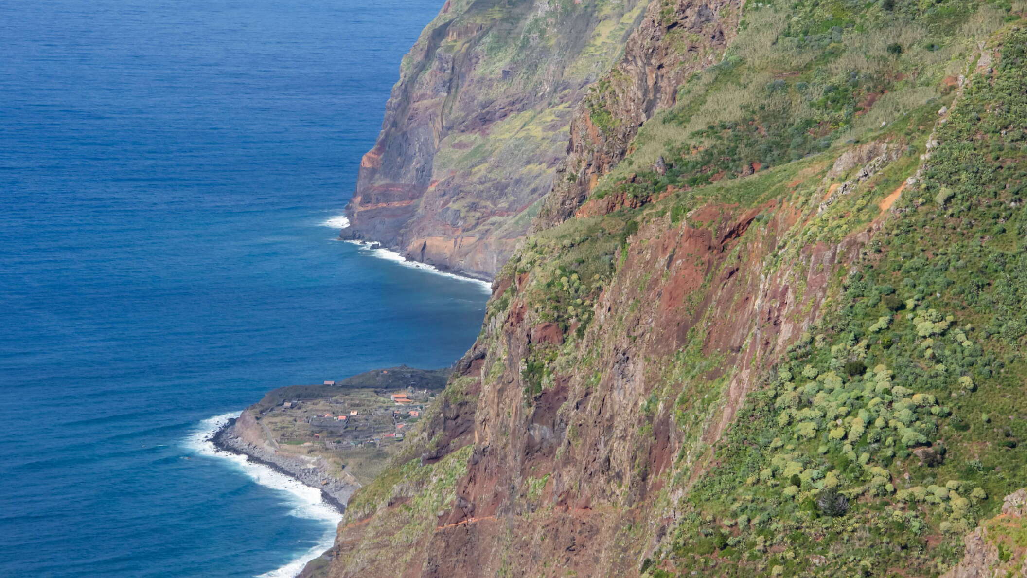 View from the Cabo along the cliffs of Madeira's W coast in NE direction. The fields and houses of Fajã Quebrada Nova can be seen in the lower centre of the photograph. WI_md059.jpg