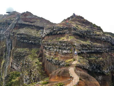 Pico do Arieiro | Volcanic layers and dike