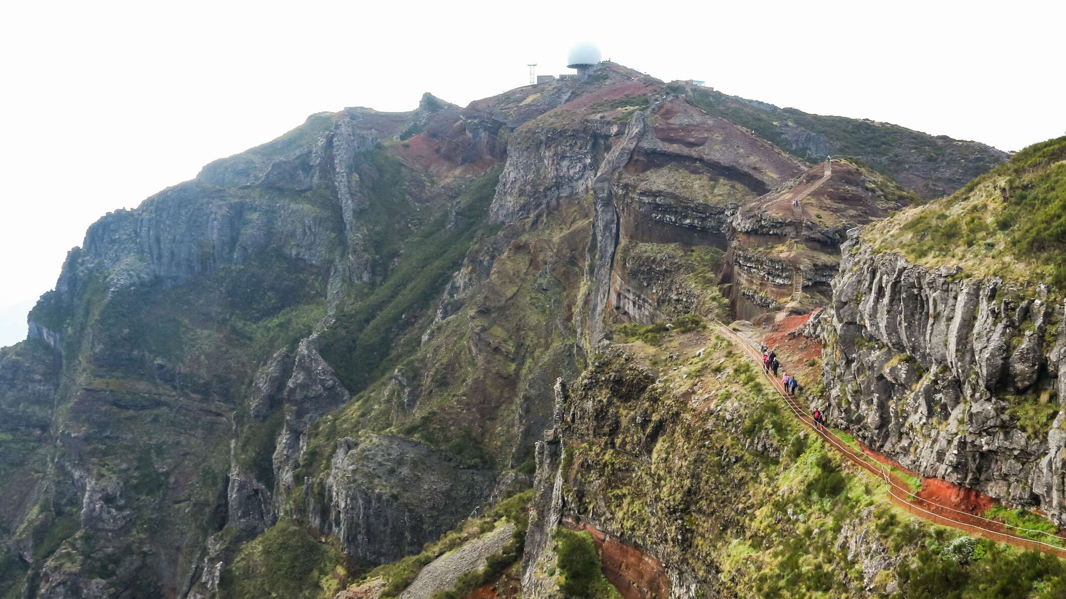 Pico do Arieiro | Volcanic layers and dikes