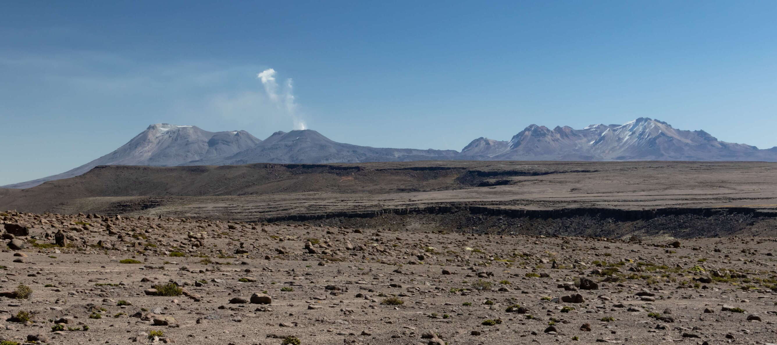Abra Patapampa | Altiplano with Volcán Sabancaya