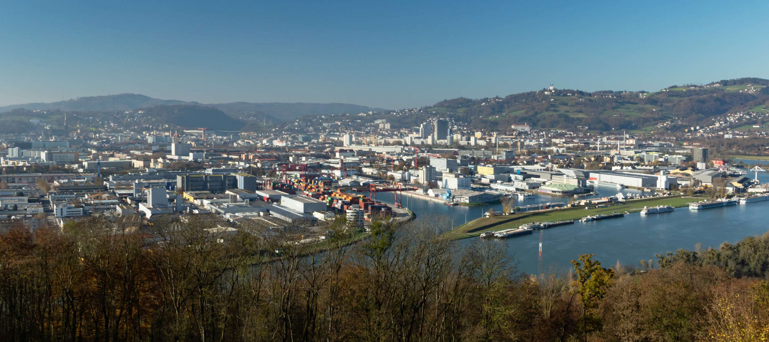 Linz with harbour