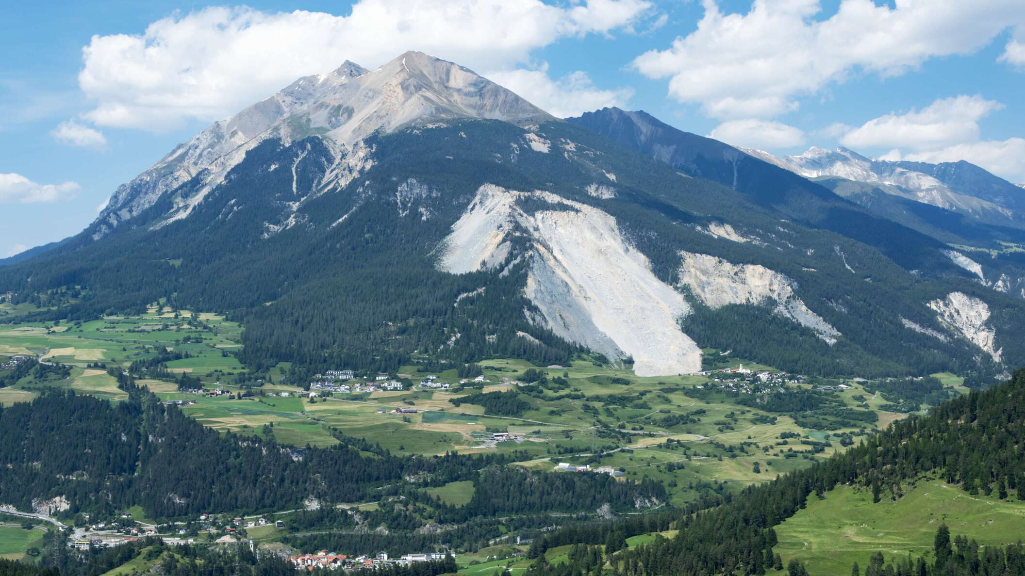 Piz Linard with rock avalanche and Brienz