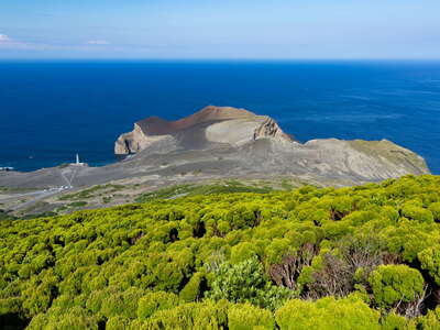 Capelo peninsula with Vulcão dos Capelinhos