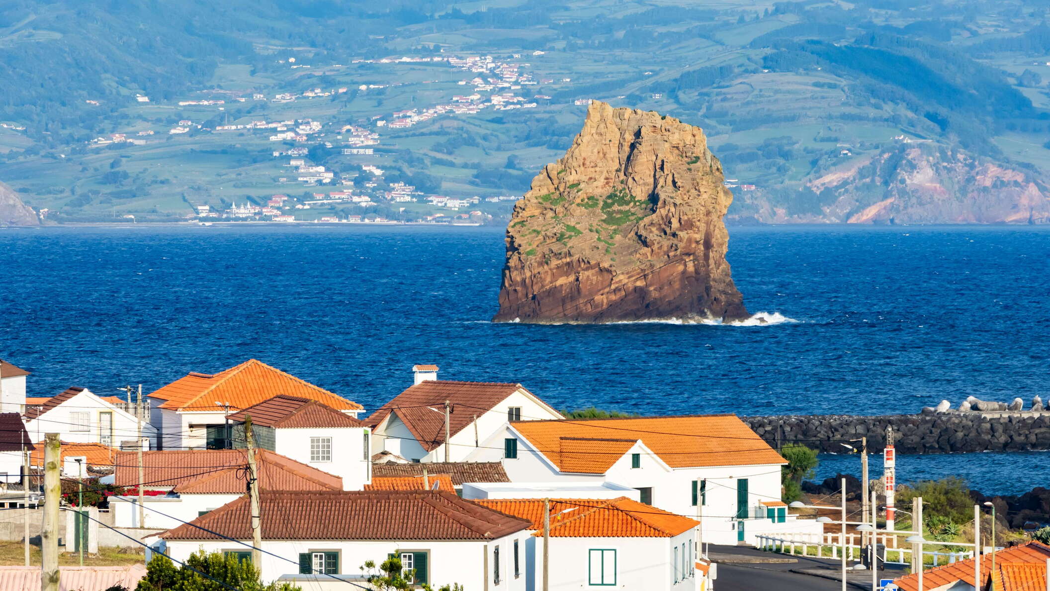 Faial channel with Ilhéu em Pé