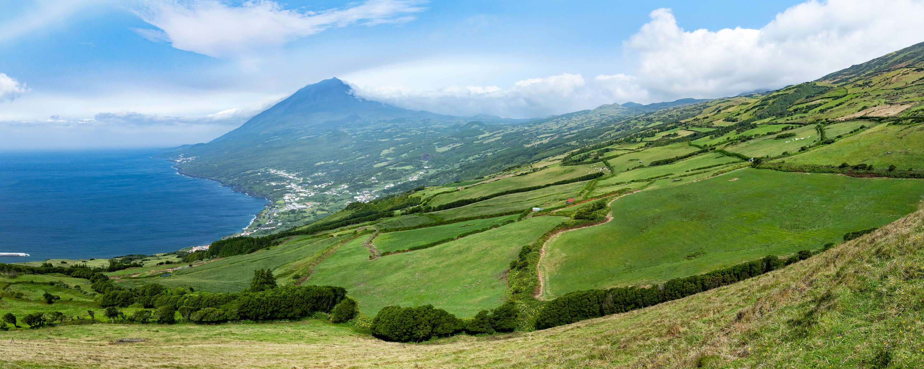 South coast with São João and Montanha do Pico