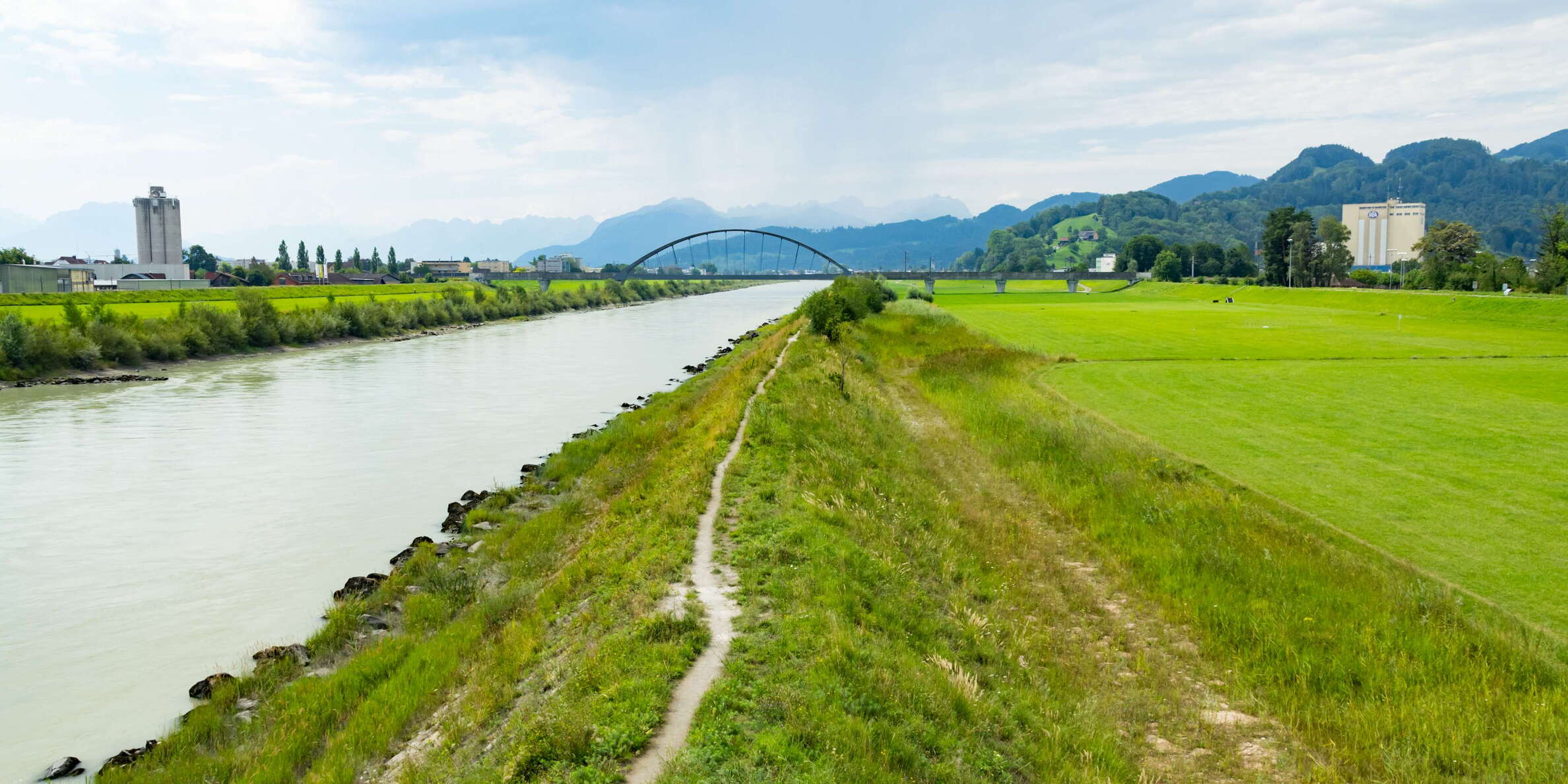 Höchst | Rhein with overflow channel