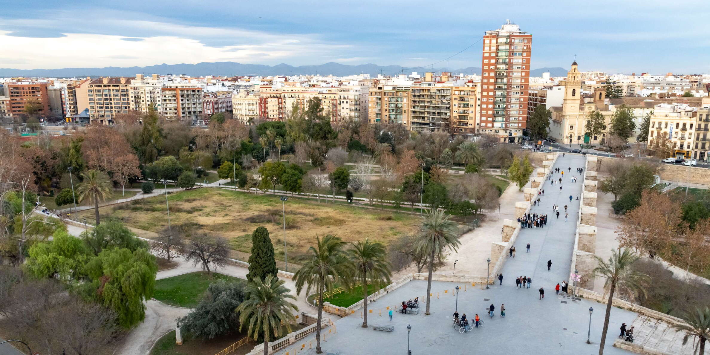 València | Jardí del Túria and Pont dels Serrans