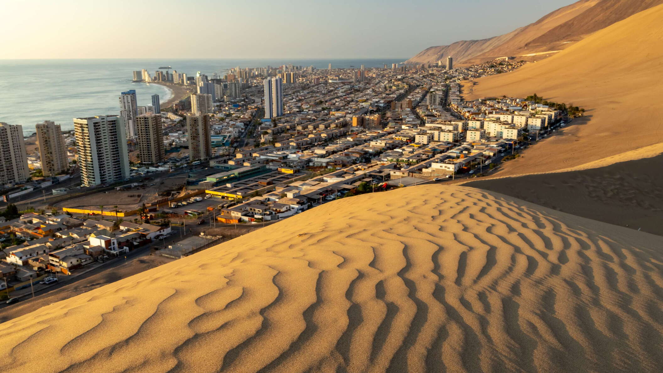 Cerro Dragón and Iquique before sunset