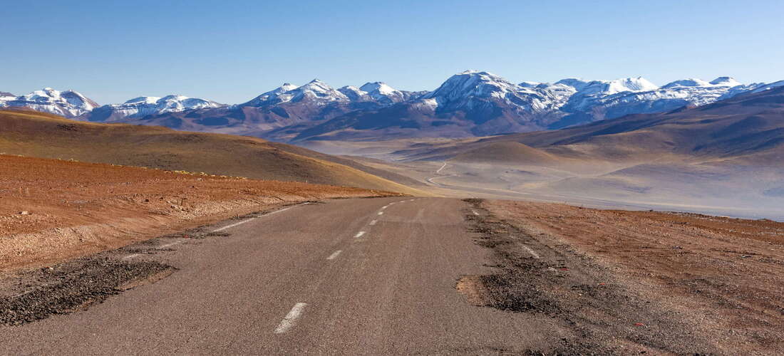 El Tatio | Altiplano with road to Tocorpuri