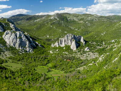 Velebit | Ravni dabar with Čelina