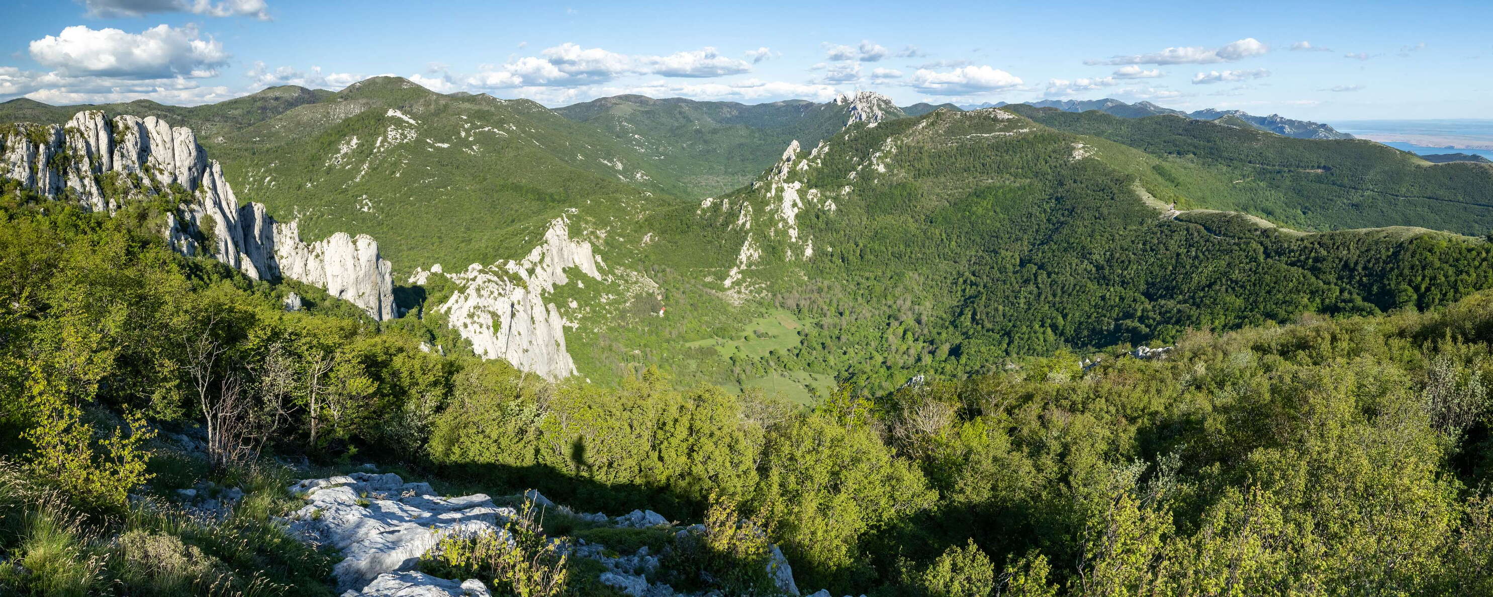 Velebit | Panoramic view with Ravni dabar and Crni dabar