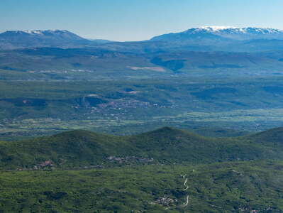 Dalmatinska zagora in front of Vran and Čvrsnica